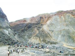 缅甸玉石矿区塌陷百人被埋 生还希望渺